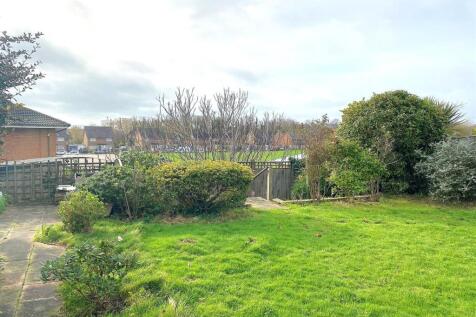 59 Links Drive - Garden1.jpg