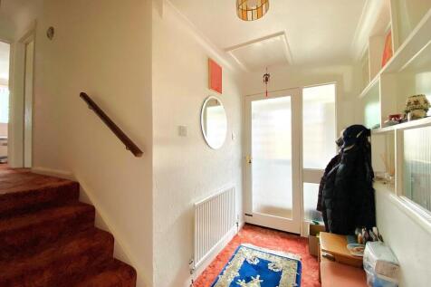 59 Links Drive - Hall.jpg