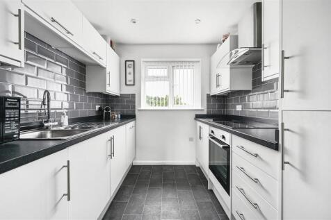 12 CHICHESTER COURT (12).jpg