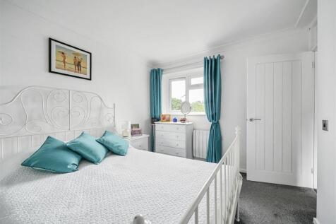 12 CHICHESTER COURT (7).jpg