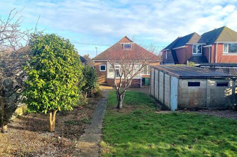 25 Hillcrest Ave - Garden2.jpg