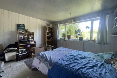 Bed1.jpg