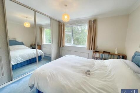 Bed1.jpg