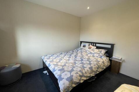 Bed2.jpg