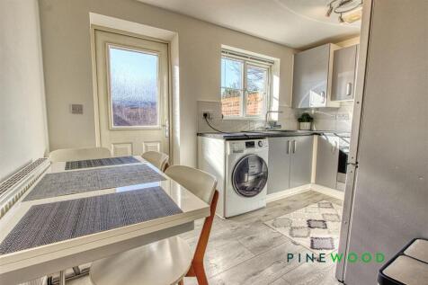 Dining / kitchen