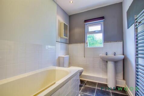 UPSTAIRS BATHROOM