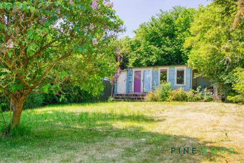 SUMMER HOUSE / LOG CABIN