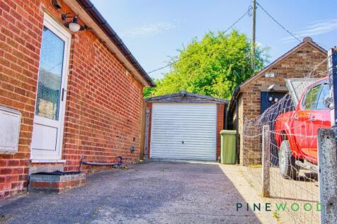 DRIVE / GARAGE