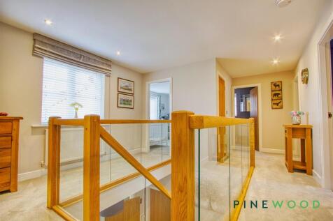 OAK STAIRCASE / LANDING