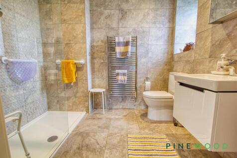ENSUITE (BED 1)