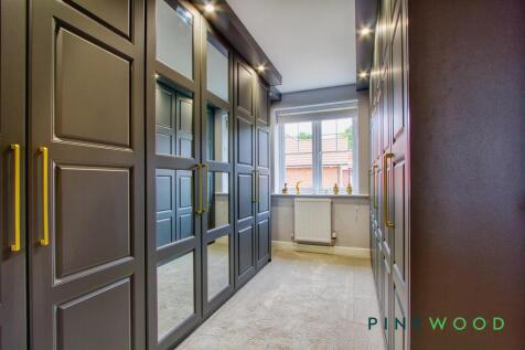 BEDROOM 4 (WALK-IN WARDROBE)