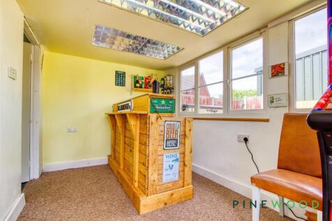 DRINKS BAR