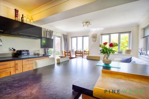 KITCHEN / BREAKFAST ROOM