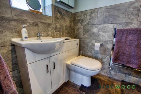 ENSUITE (BEDROOM 1)