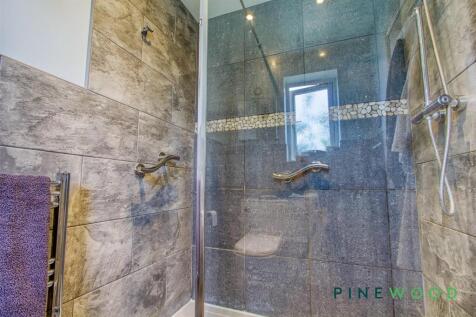 ENSUITE (BEDROOM 1)