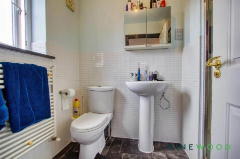 ENSUITE (BEDROOM 2)