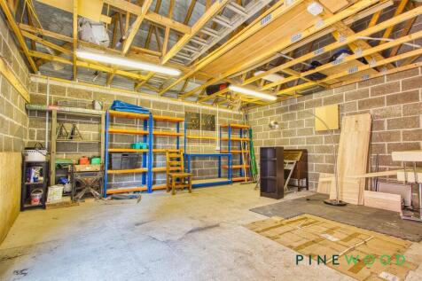 DOUBLE GARAGE (INSIDE)
