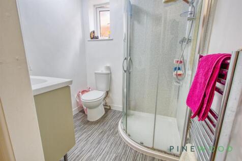 ENSUITE (BEDROOM 2)