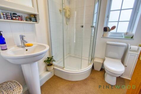 ENSUITE (BEDROOM 1)