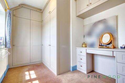 DRESSING ROOM