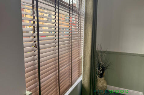 Lounge Blinds