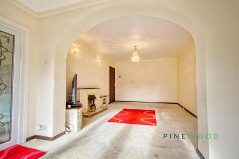 LOUNGE / DINING ROOM