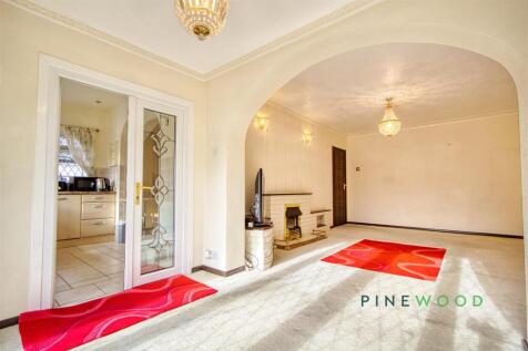 LOUNGE / DINING ROOM