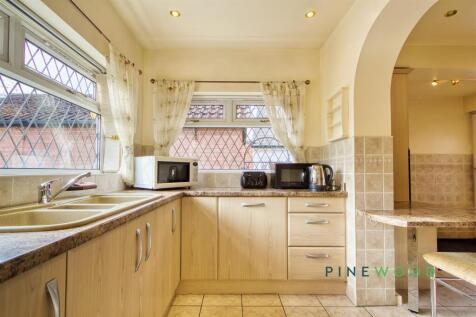 KITCHEN / BREAKFAST ROOM