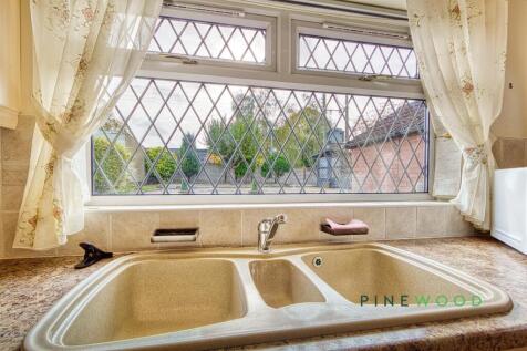 KITCHEN / BREAKFAST ROOM