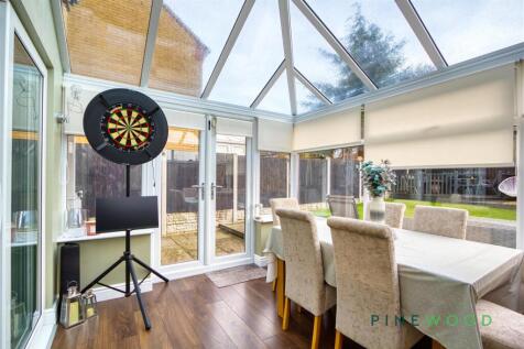 DINING ROOM / CONSERVATORY
