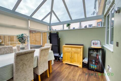 DINING ROOM / CONSERVATORY