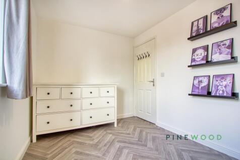 BEDROOM 2 (DRESSING ROOM)