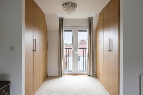 Bed 1 Dressing Area