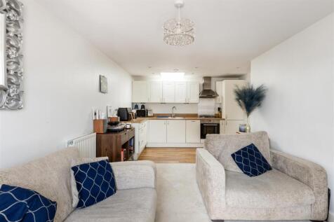 6 Robertson Drive-6.jpg