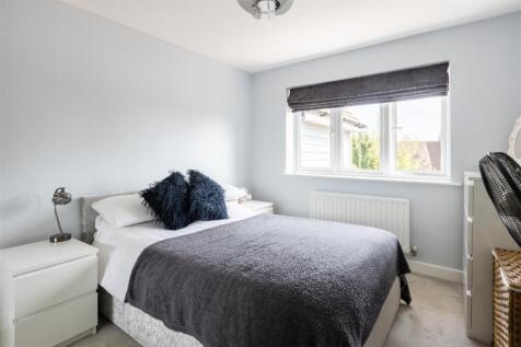 6 Robertson Drive-10.jpg