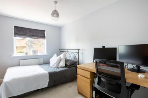 6 Robertson Drive-8.jpg