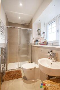 Ensuite to Bed 1