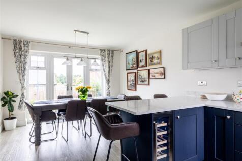 2 Walder Close-16.jpg