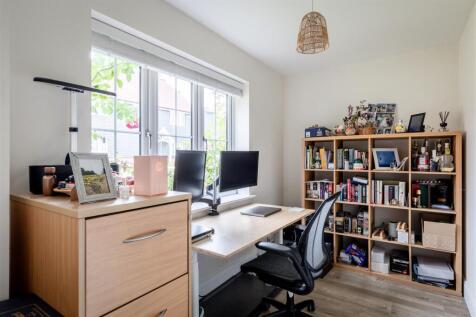 2 Walder Close-20.jpg