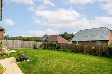 2 Walder Close-21.jpg