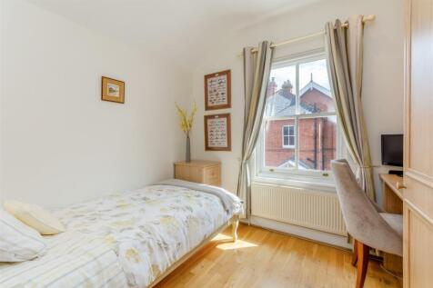 Bedroom 4.jpg