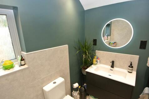 Bathroom 2.JPG