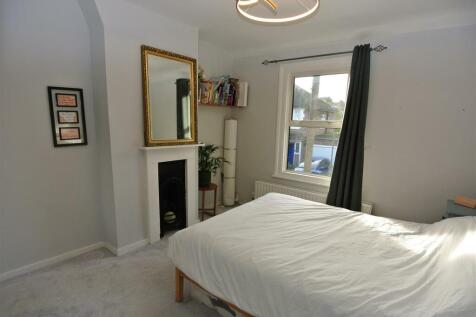 Bedroom 1c.JPG