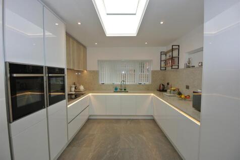 Kitchen 1.JPG