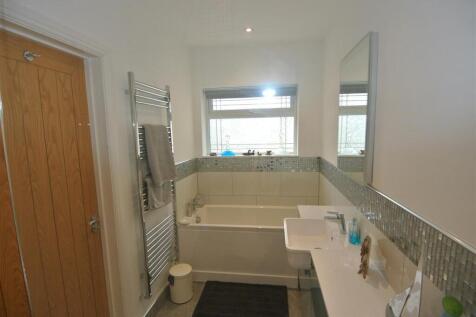 Bathroom c.JPG