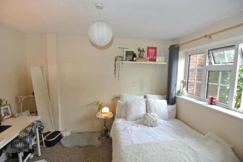 Bedroom 1.JPG