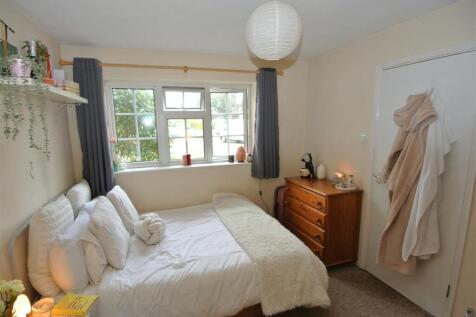 Bedroom 1b.JPG