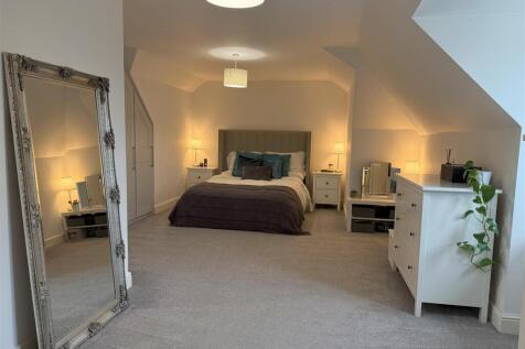 Bedroom 1.jpeg
