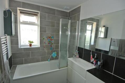 Bathroom a.JPG