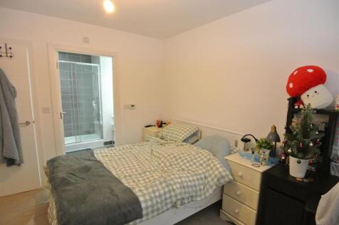 Bedroom 1.JPG